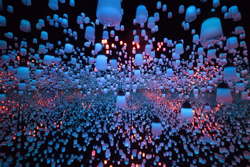 Small Room, Infinite Mind: The Neuroscience Behind Why Immersive Art Fools Us Into Feeling Boundless